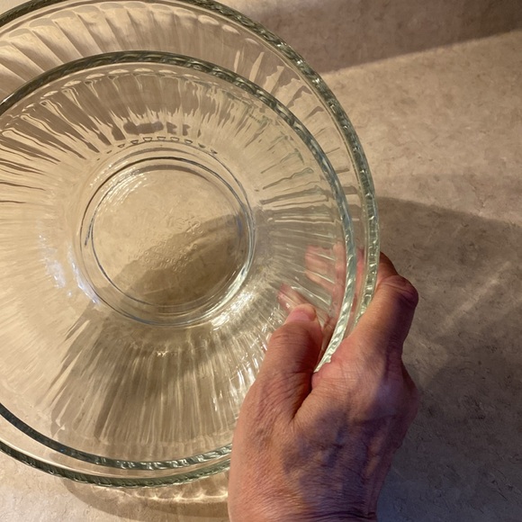 Pyrex fluted clear glass nesting bowls. Set of two (2) - Picture 10 of 11